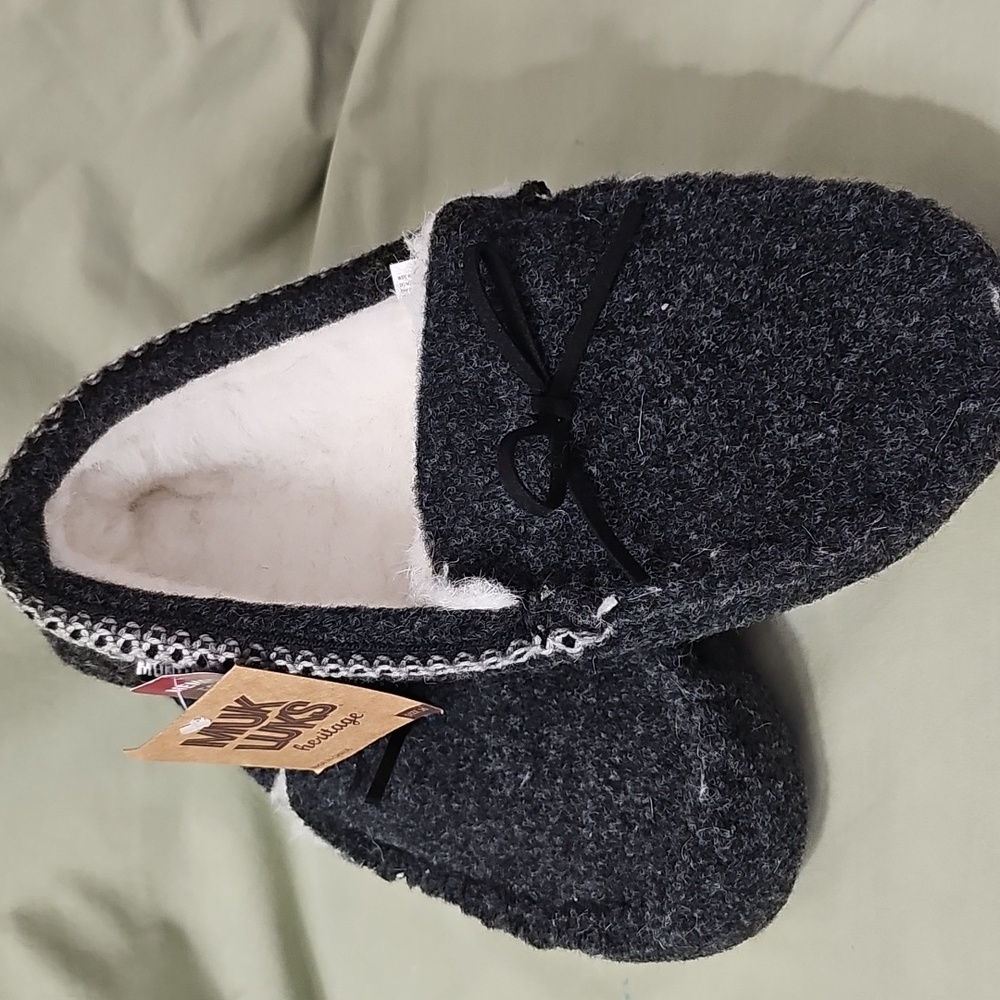Muk Luks Charcoal Slippers with Bow. I Think They Run A Little Small. - Picture 4 of 5